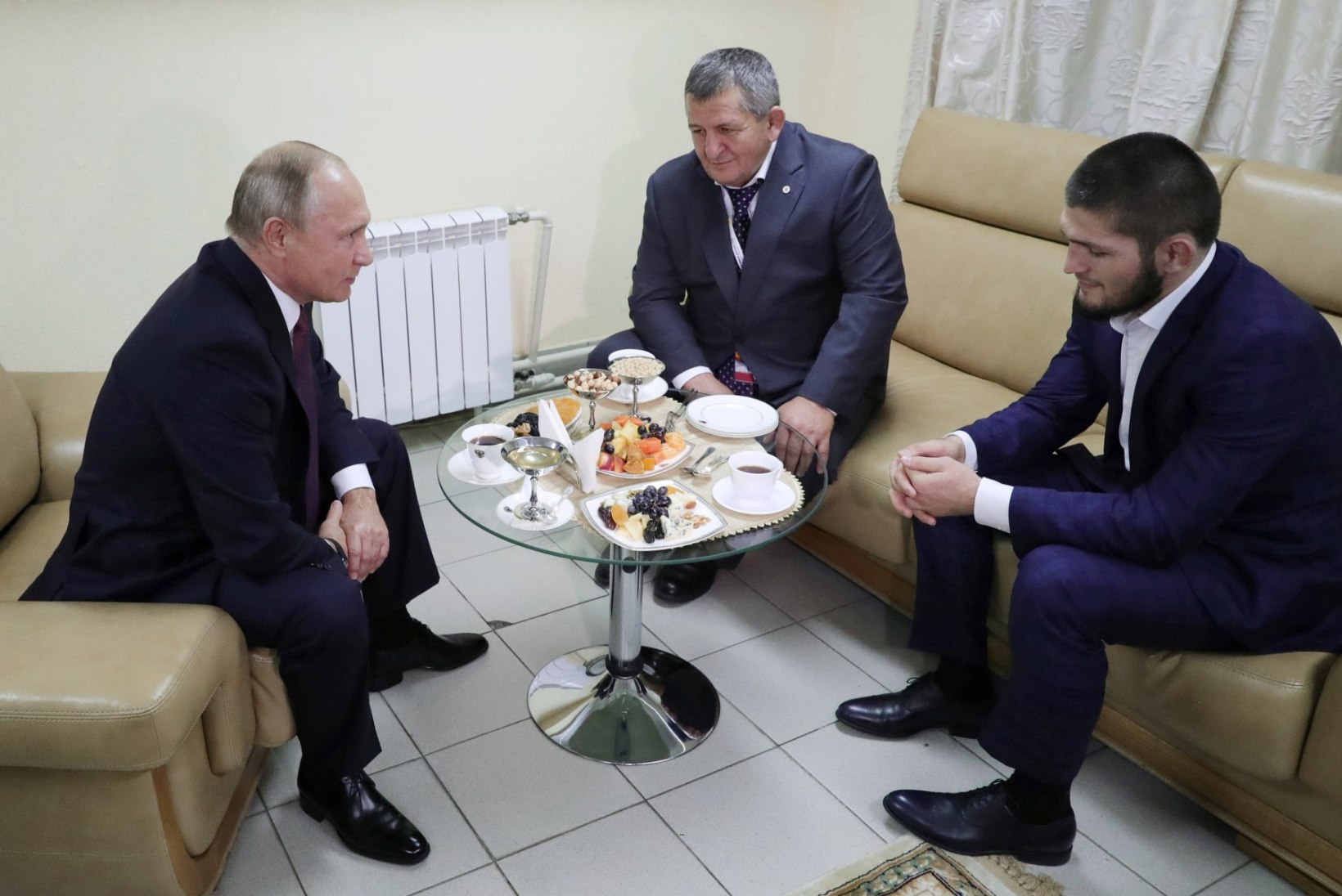 Putin palus Nurmagomedovi isal vabavõitlejat mitte liiga karmilt karistada