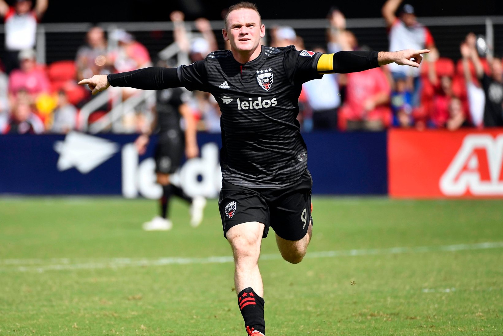 VIDEO | Superhoos Wayne Rooney lõi USAs järjekordselt ägeda värava