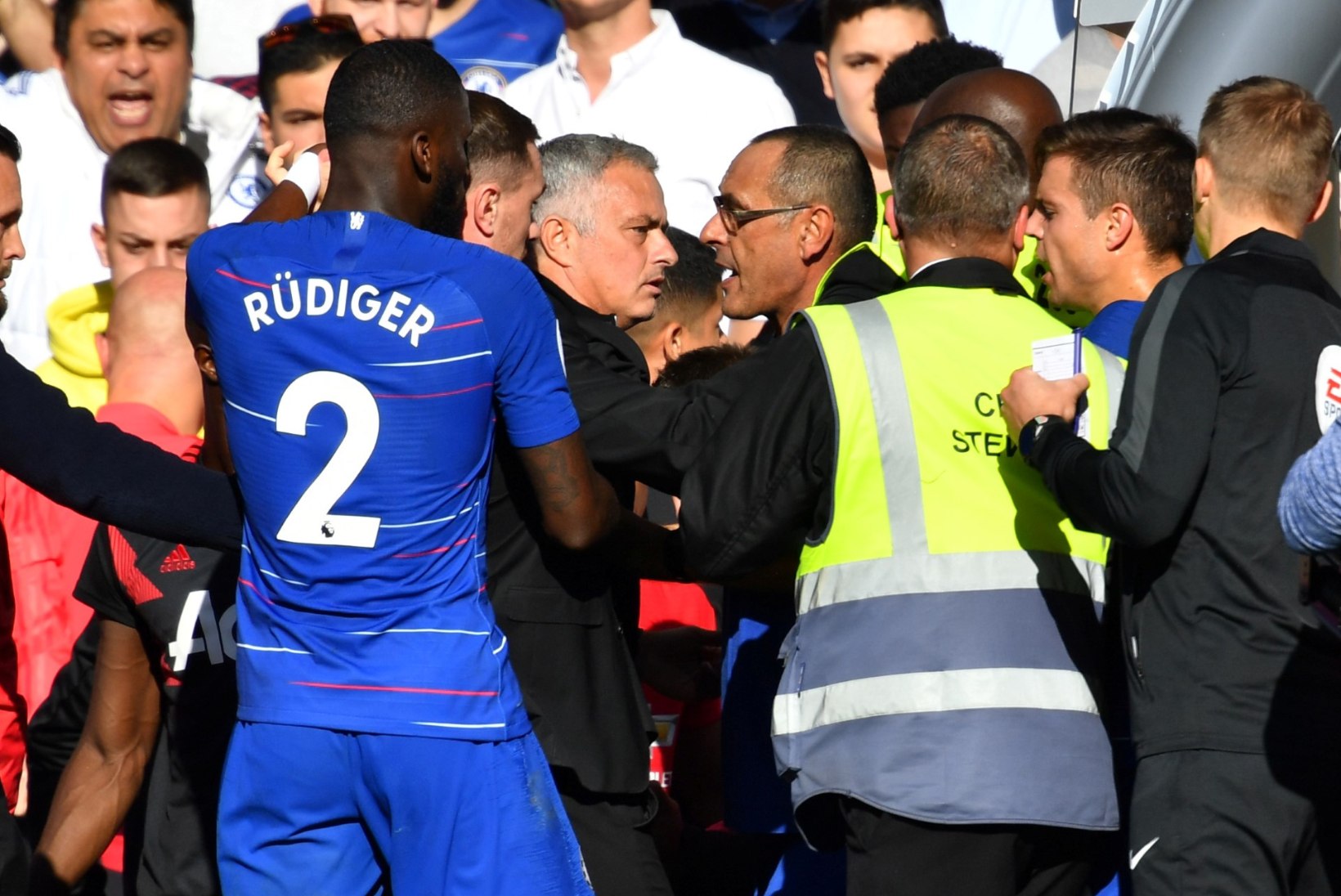 Chelsea päästis 90+6. minutil Unitedi vastu viigi, abitreener provotseeris Mourinhot 