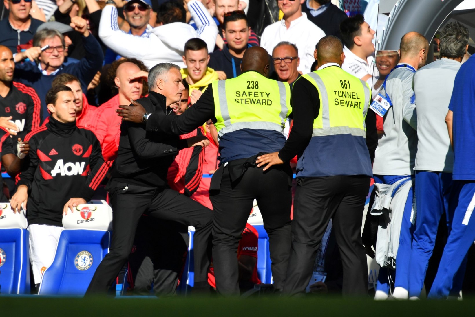 Chelsea päästis 90+6. minutil Unitedi vastu viigi, abitreener provotseeris Mourinhot 