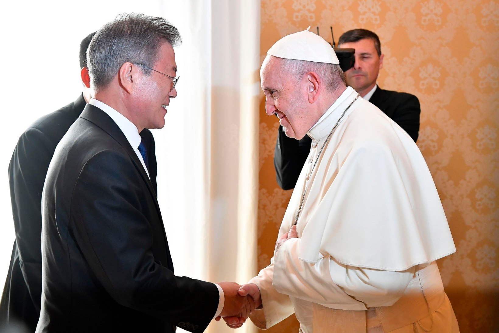 Kim Jong Un ootab paavst Franciscust Põhja-Koreasse