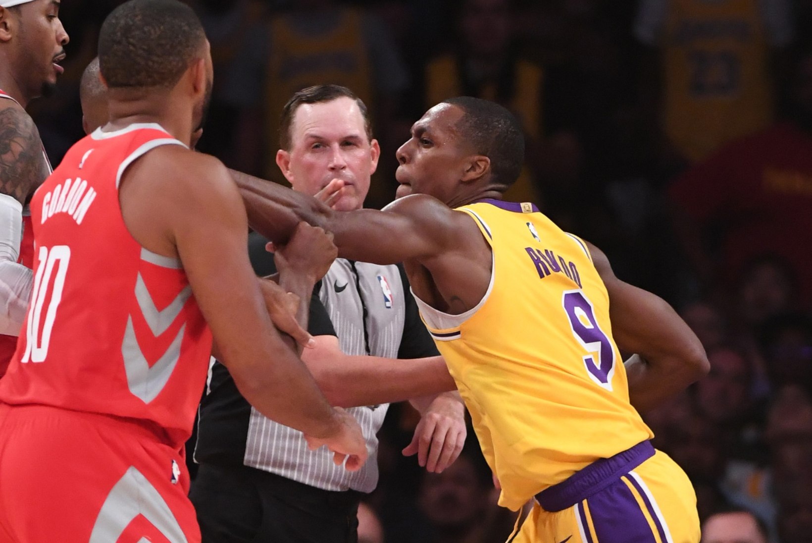 VIDEO | Lakersi ja Rocketsi staarid pidasid maha rusikavõitlused, Briscoe esitus jäi seekord kesiseks