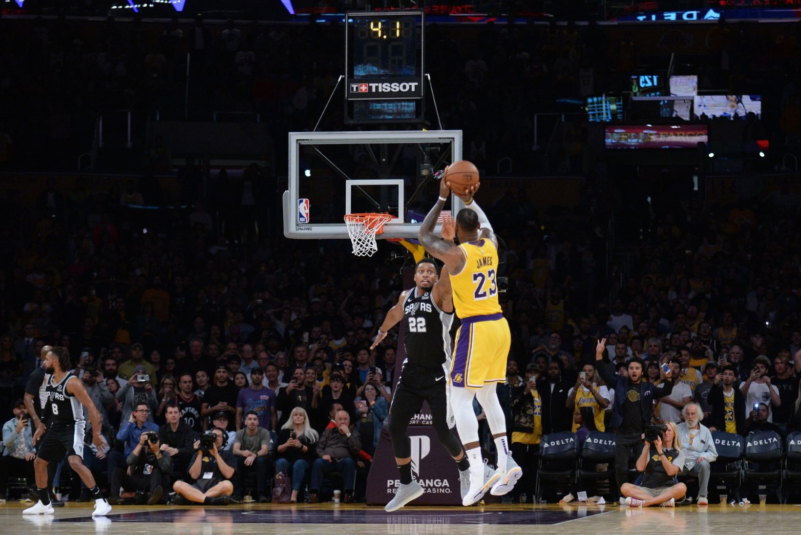 VIDEO | LeBron ja Lakers endiselt kuival, Doncic aitas Dallase taas võidule