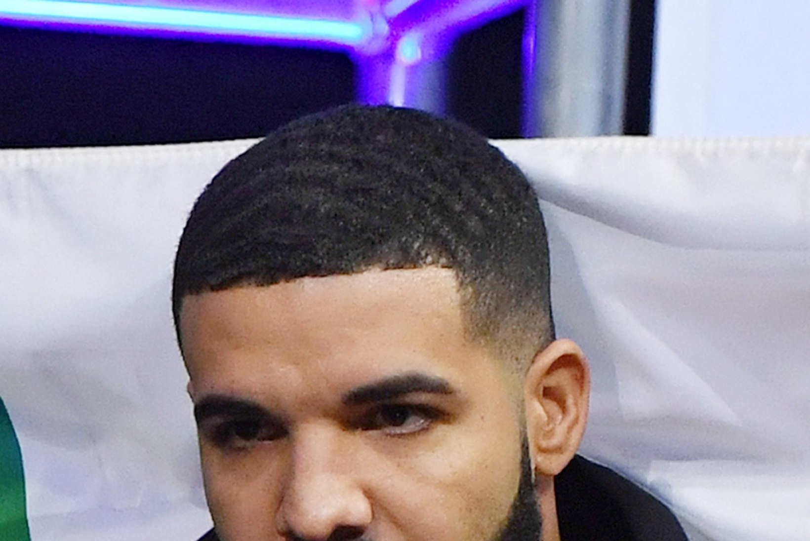 Drake lõi üle The Beatles'i 50 aastat püsinud edetabelirekordi