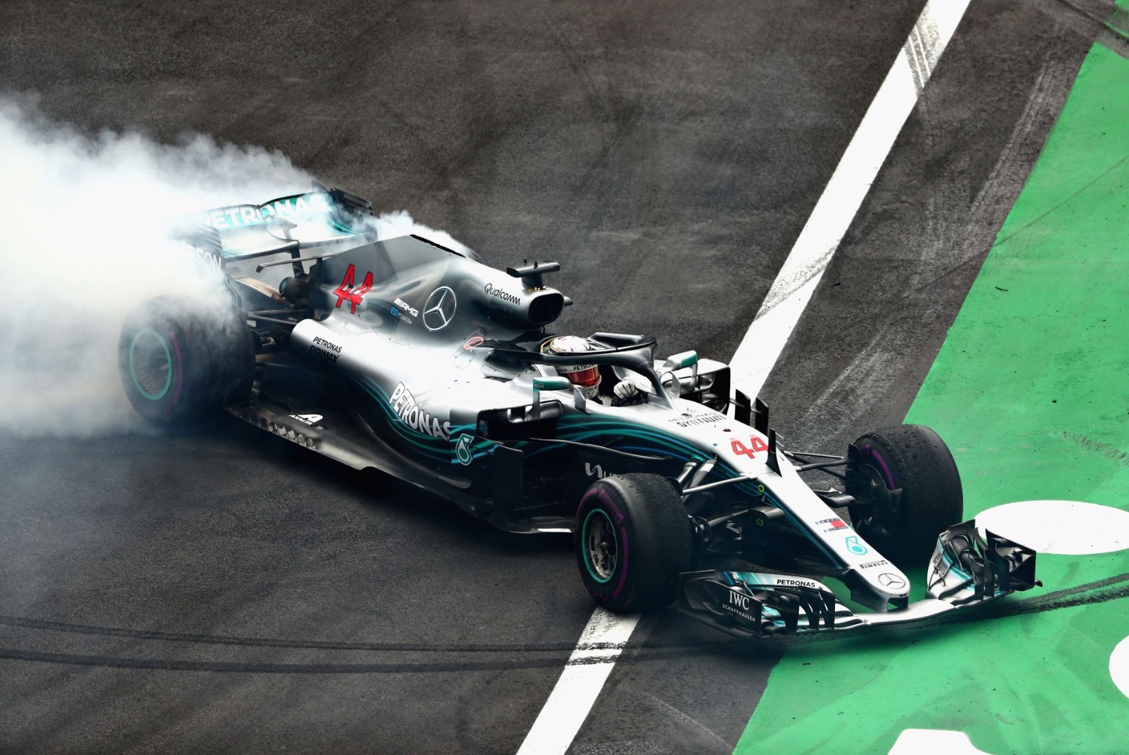Lewis Hamiltonist sai Mehhikos viiekordne maailmameister, Verstappen tegi suurepärase sõidu