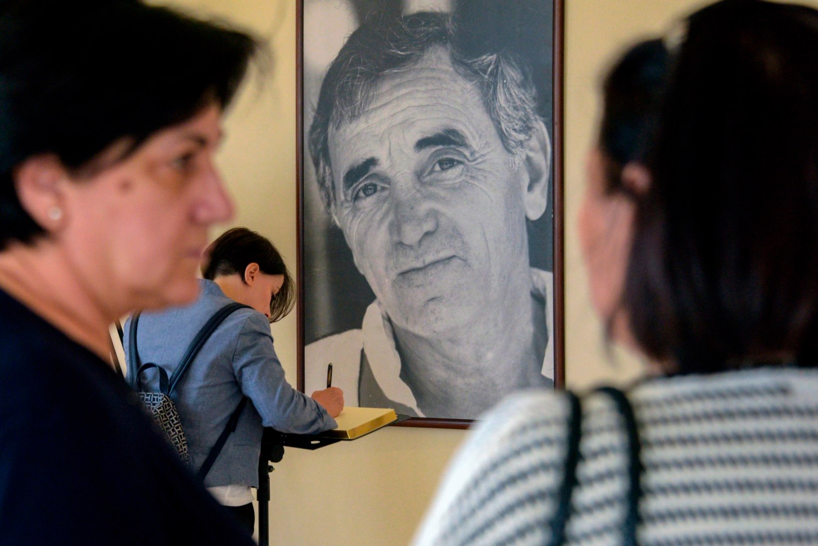 Prantsuse estraadilegend Charles Aznavour suri vannis
