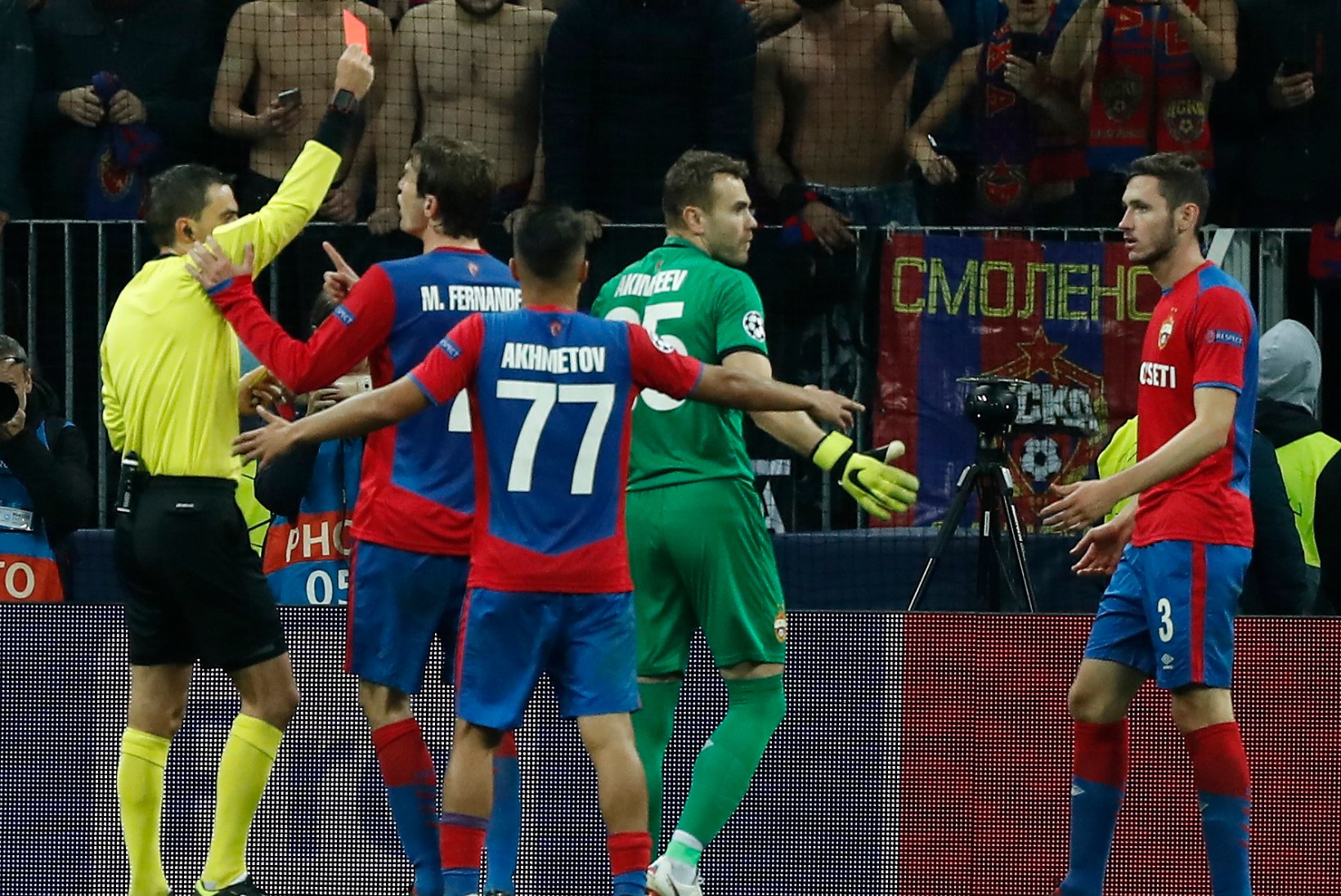 VIDEO | Moskva CSKA puurivaht sai paarisekundilise vahega kaks kollast kaarti