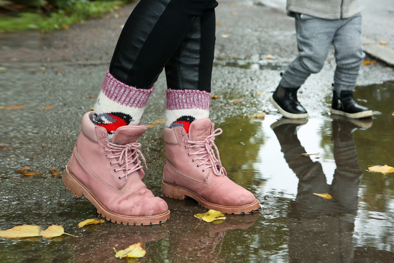 NAISTELEHE TEST: muudame jalatsid veekindlaks - võimalik või mitte?