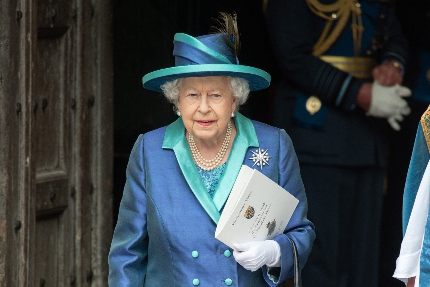 Igale nahatoonile oma lakk: vaata, milline on kuninganna Elizabeth II lemmik!