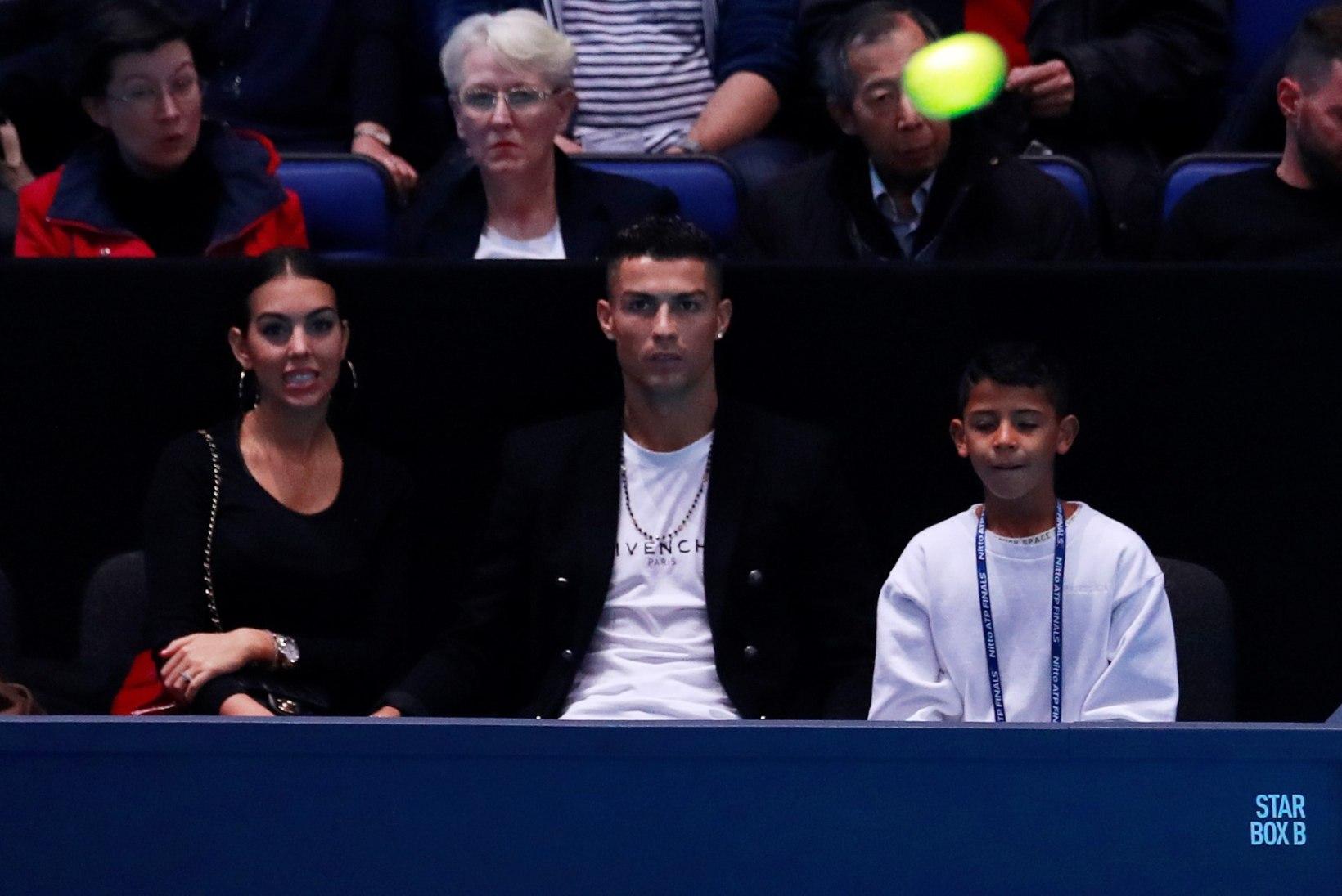 VAHVA VIDEO | Ronaldo nautis kauni kaasaga tennist ja sattus totrasse olukorda