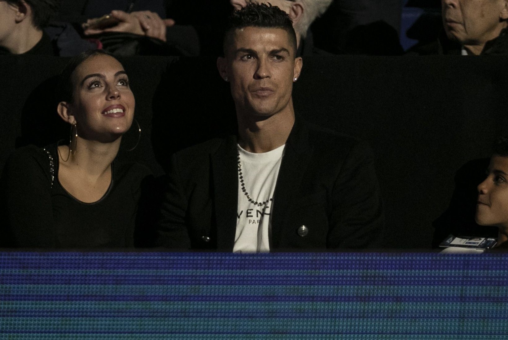FOTOD | KIBE! Cristiano Ronaldo palus oma kallima kätt ja sai jaatava vastuse