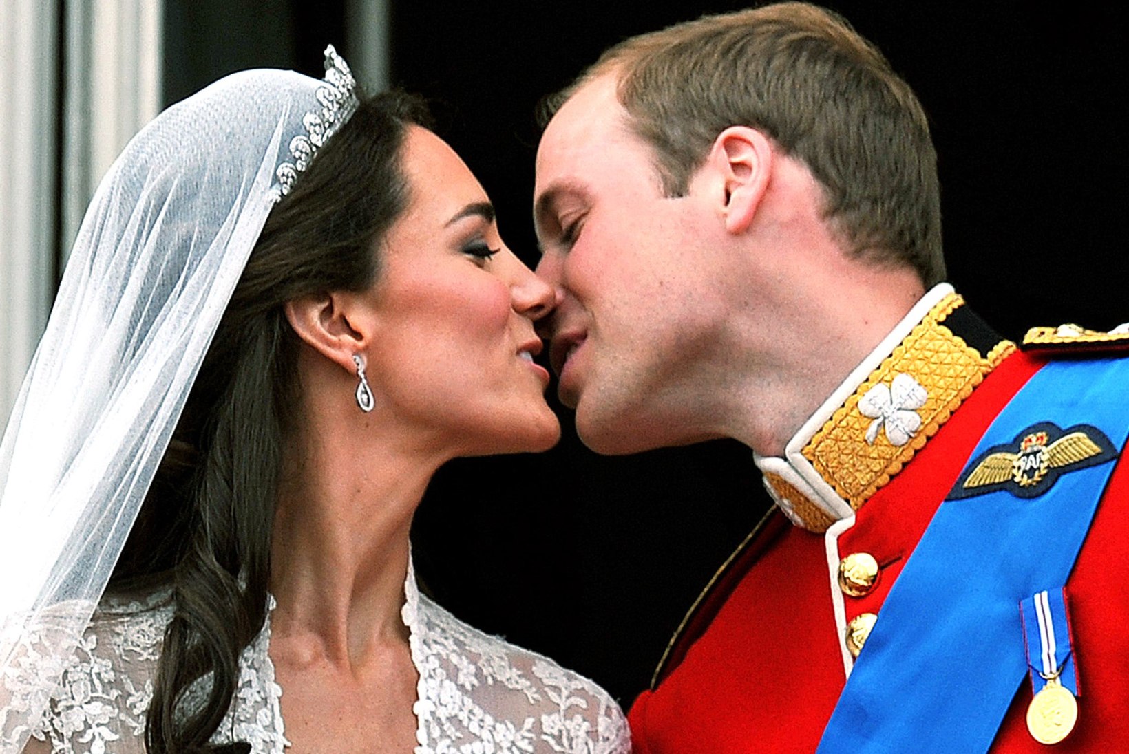 RAAMAT: prints William jättis Kate Middletoni maha ja too jõi end täis