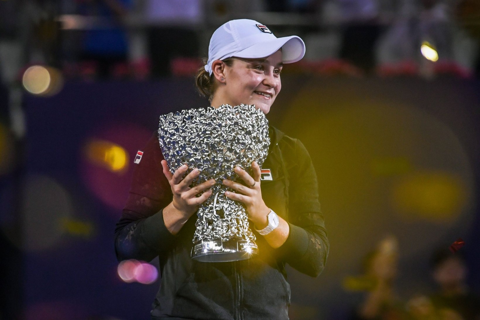 WTA eliitturniiri võitjakarikas rändas üllatuslikult teisele poole maakera