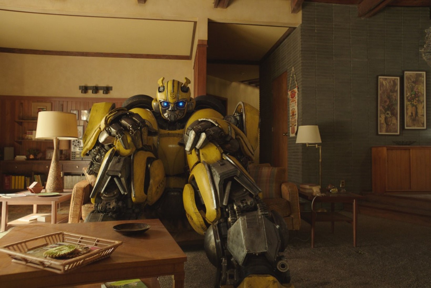 ARVUSTUS | „Bumblebee“ – kas lõpuks ometi „Transformerite“ film, mis ei imegi vilinal?