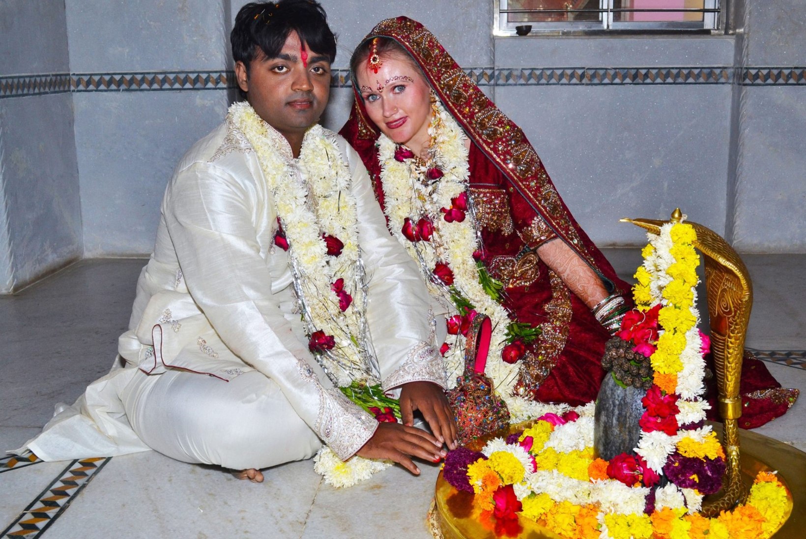 FOTOD JA HARUKORDNE VIDEO INDIA PULMAPEOST | Airi Vipulkumar Kansar ja Vipulkumar Kansar tähistavad 6. pulma-aastapäeva