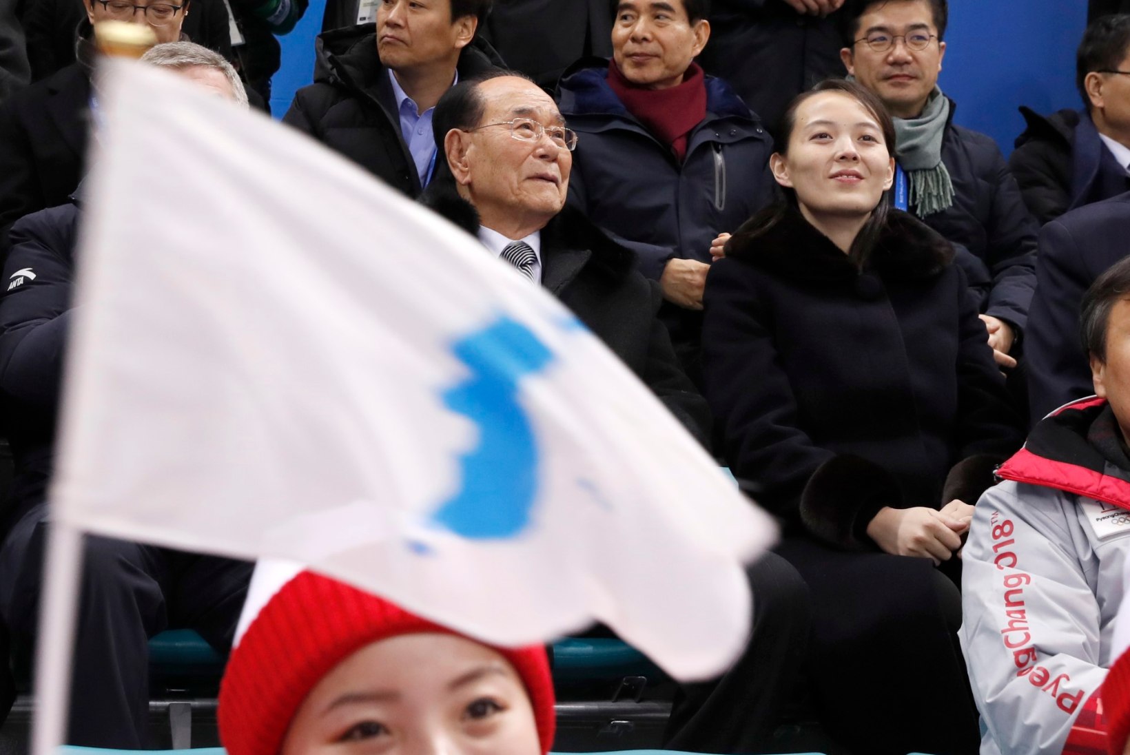 GALERII | Kas sport ongi kõikvõimas? Põhja- ja Lõuna-Korea poliitikud tegid hokimatšil ajalugu