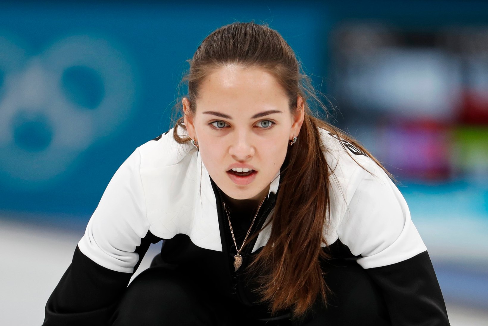 KUUMAD FOTOD | „Mina, ja Bondi-tüdruk?“ Venemaa curlingumängija modellilik välimus lööb olümpial laineid