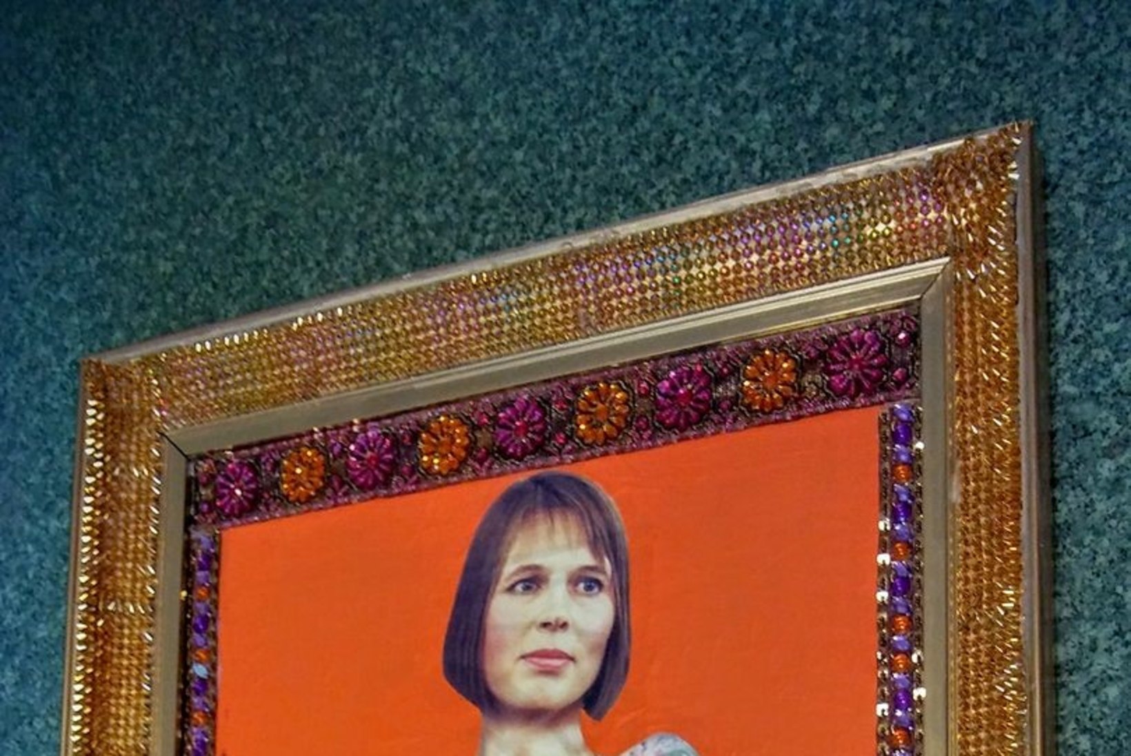 FOTOD | Skandaalne akt, vuntside ja prillidega portree ehk Vaata kõiki kunstiteosed president Kaljulaidist!