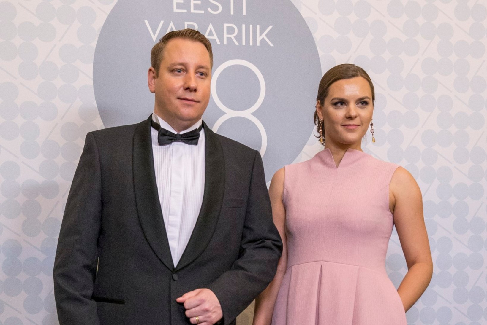 GALERII | Vaata Eesti Vabariigi aastapäeva vastuvõttude roosasid kleite