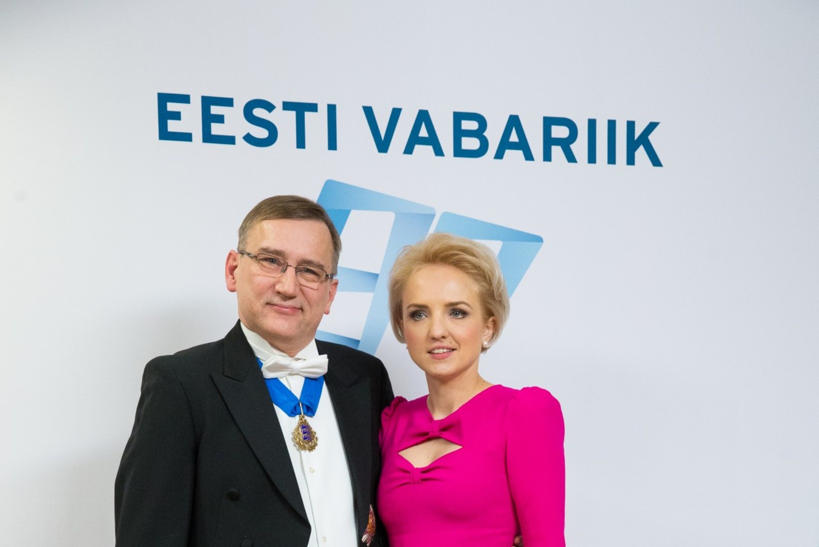 GALERII | Vaata Eesti Vabariigi aastapäeva vastuvõttude roosasid kleite