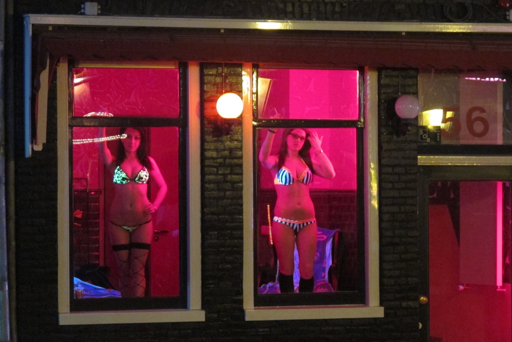 PILDISTAMISKEELD: Amsterdam hakkab prostituute turistide eest kaitsma