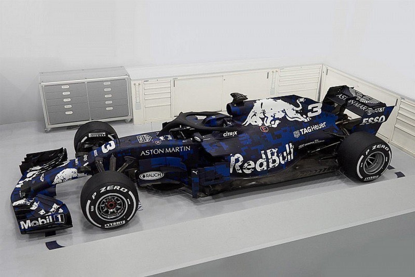 FOTOD | Vau! Red Bulli tuleva hooaja vormel näeb eriti äge välja