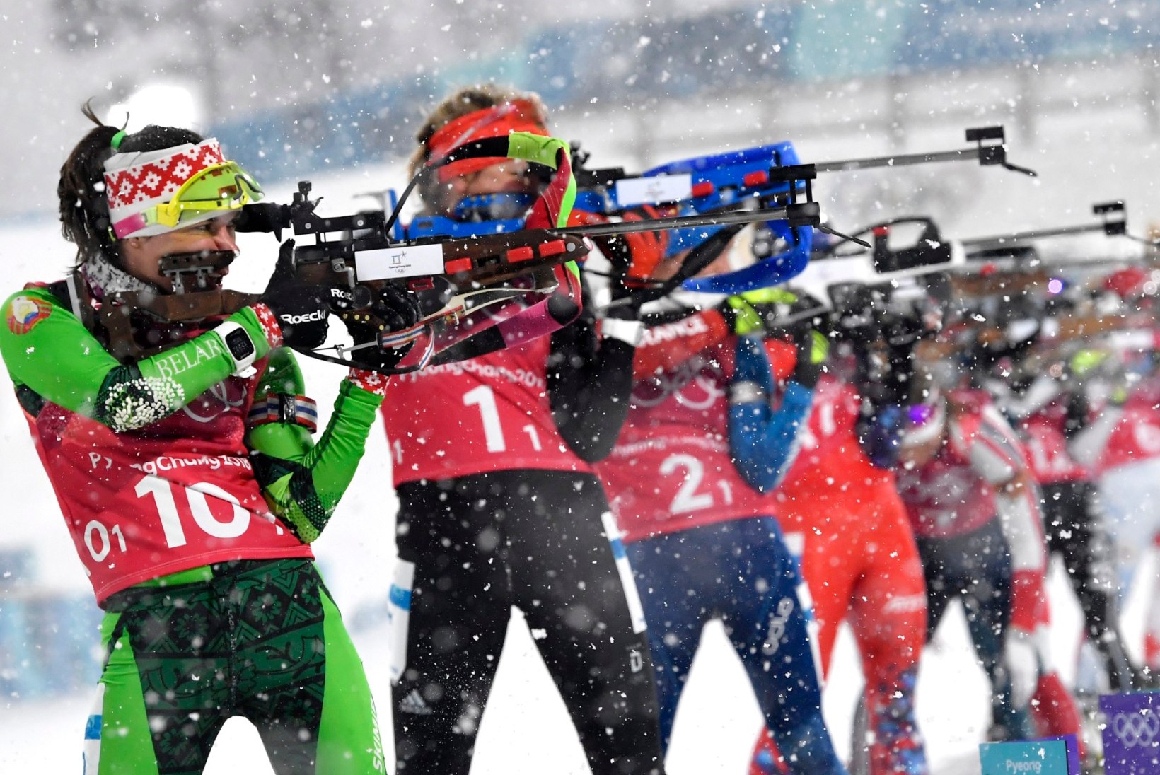 Ülihaaravas naiste teatesõidus sai kuldmedali üle rõõmustada ka olümpialt sportlasena eemale jäänud Ole Einar Björndalen