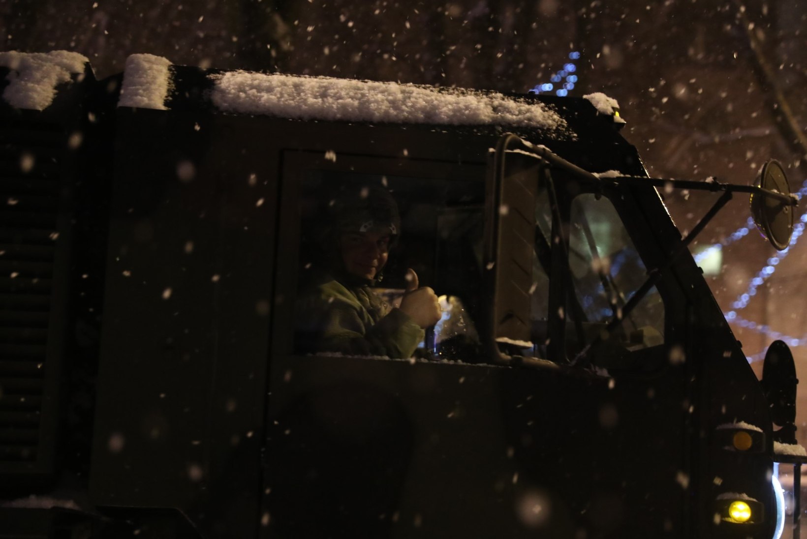 GALERII | Kaitsevägi tegi paraadi peaproovi karmi talveilma trotsides 