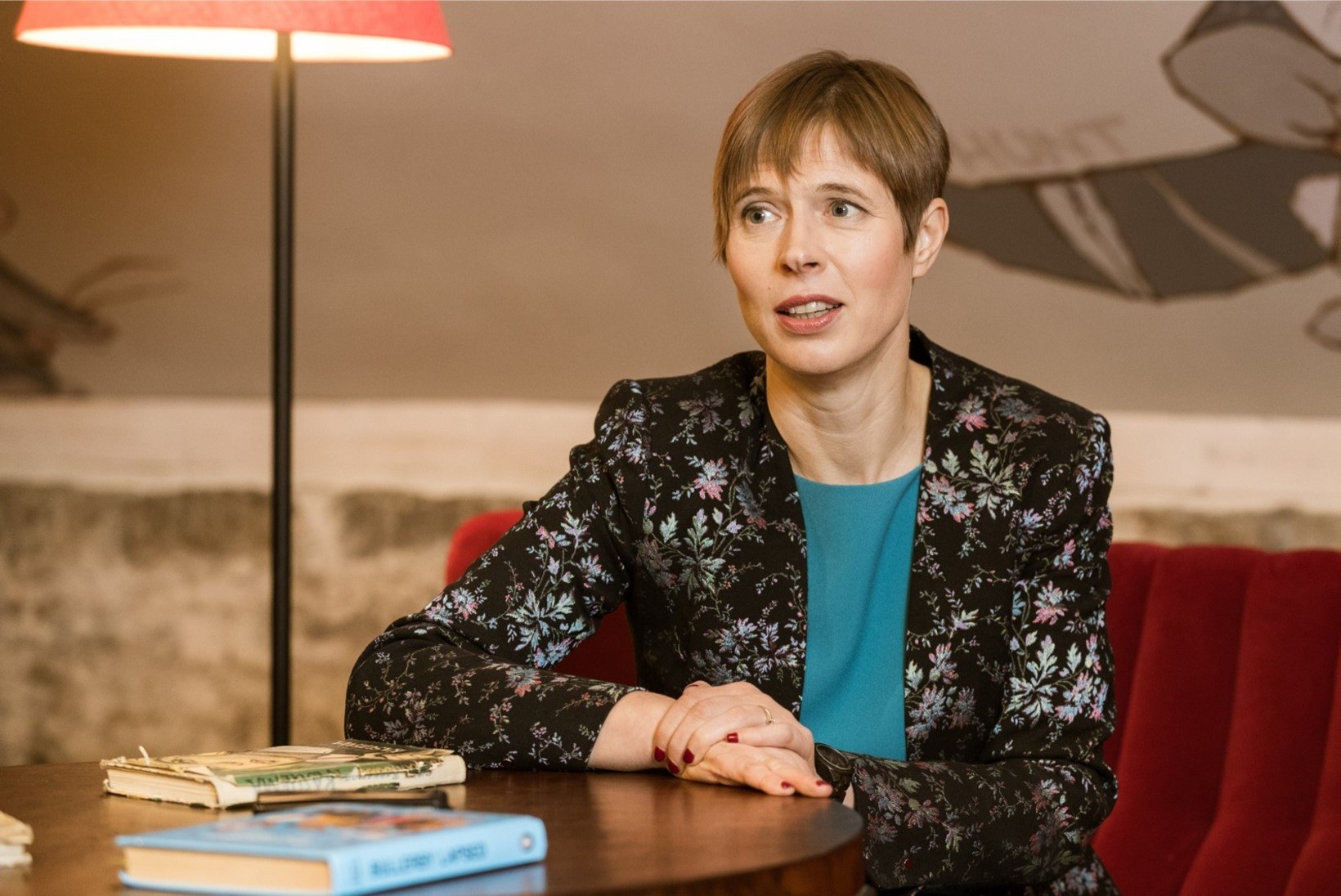 FOTOD | MAITSEKAS VALIK! President Kaljulaidist on saanud agar kõrvarõngaste kandja