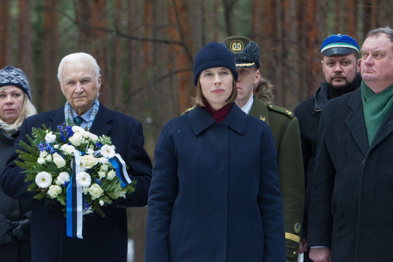ÜHINE PRESIDENDIMATK: Arnold Rüütel annab teatepulga Kersti Kaljulaidile üle