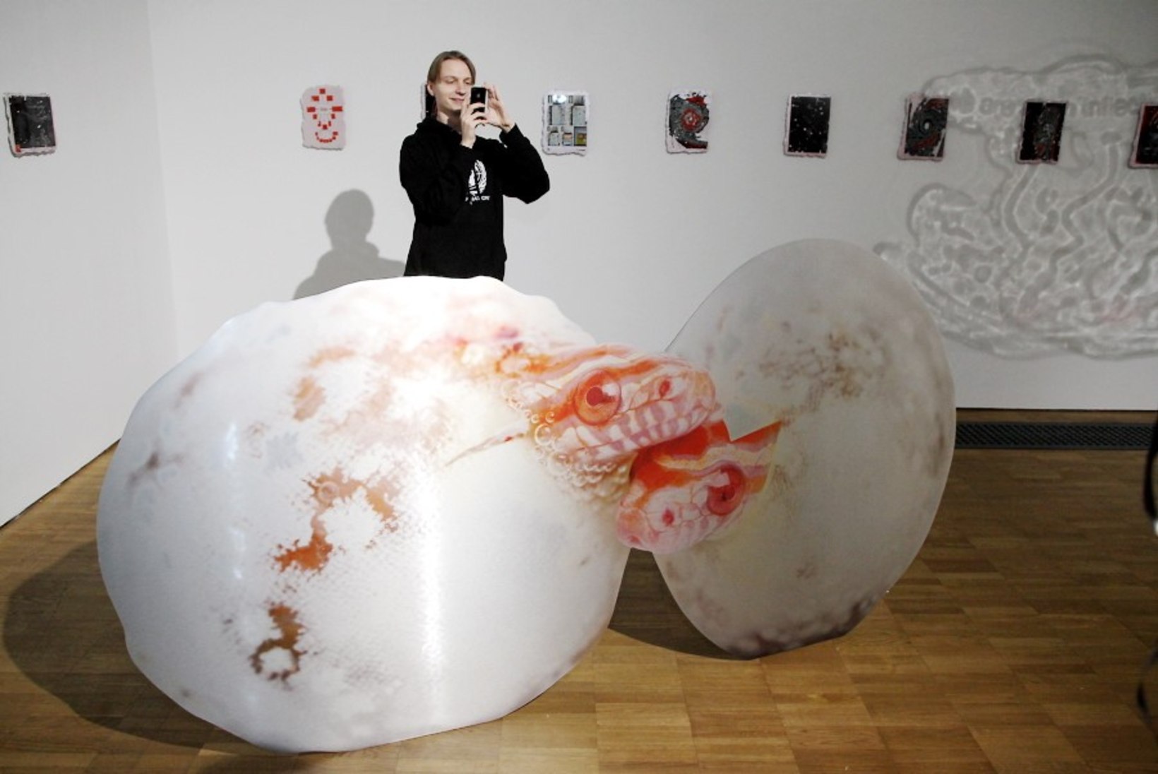 GALERII | Katja Novitskova näituse pidulik avamine Kumu kunstimuuseumis 