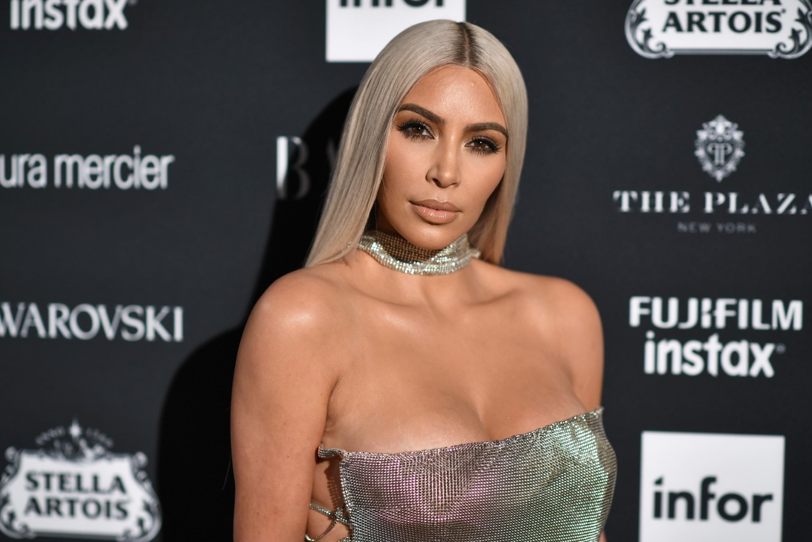 Kim Kardashian avaldas imenunnu foto oma kolmandast lapsest