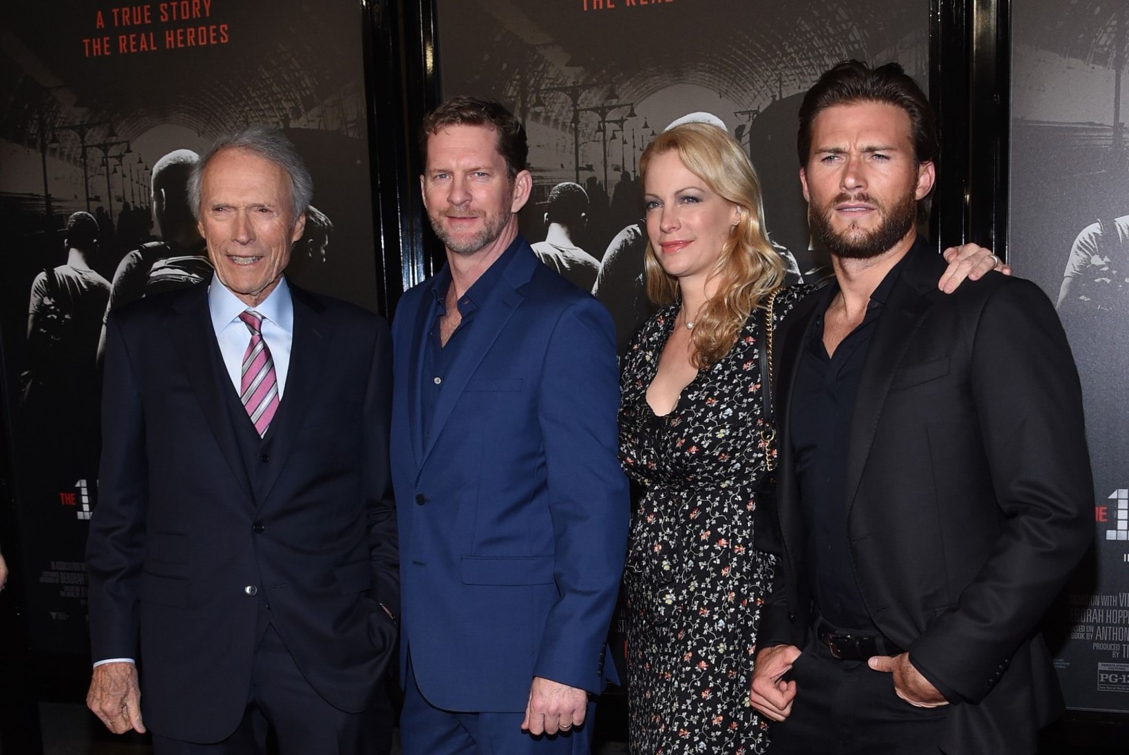 Clint Eastwood poseeris esilinastusel koos oma arvukate lastega