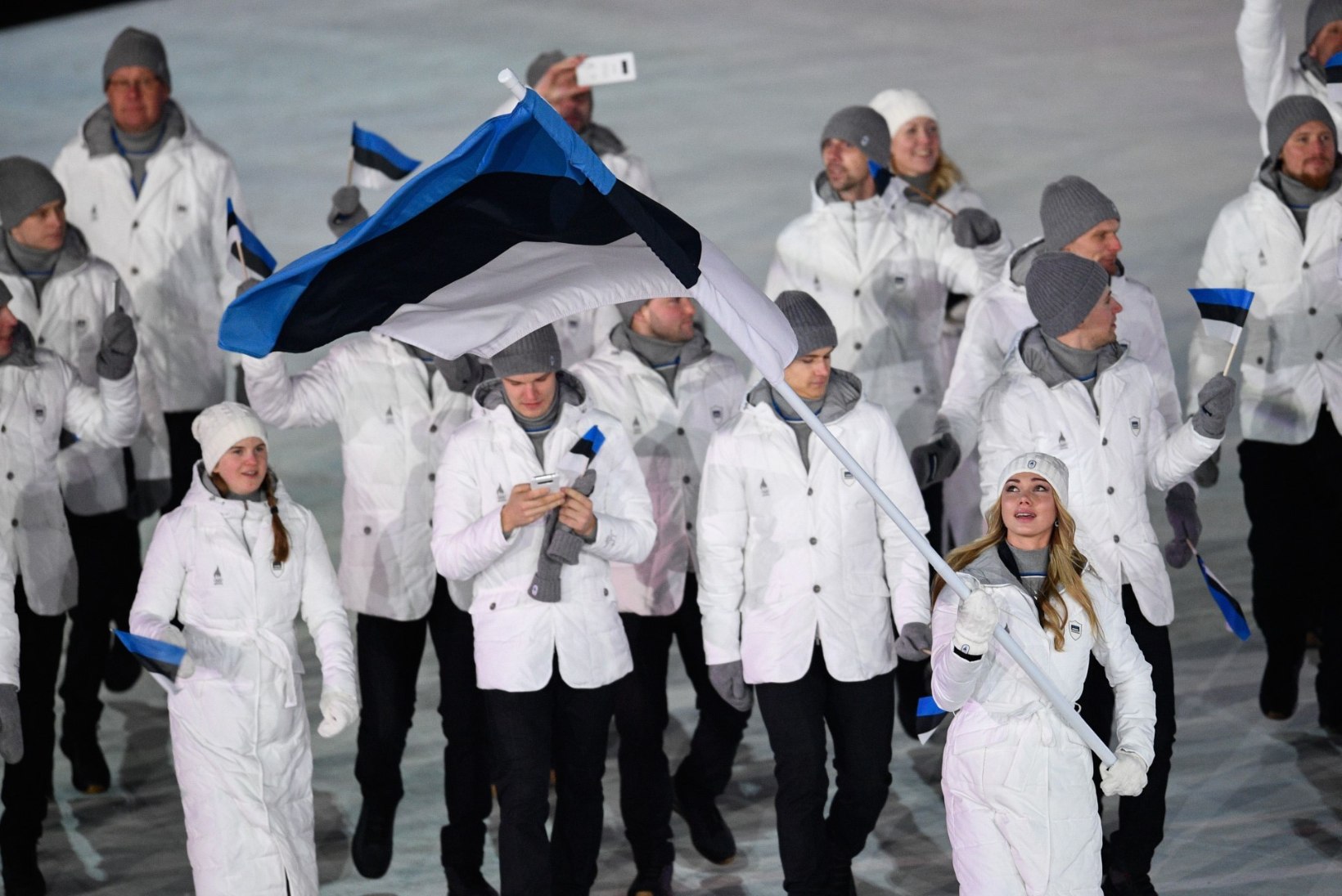 GALERII | Saskia Alusalu tõi Eesti lipu olümpiastaadionile, venelased marssisid anonüümsetena
