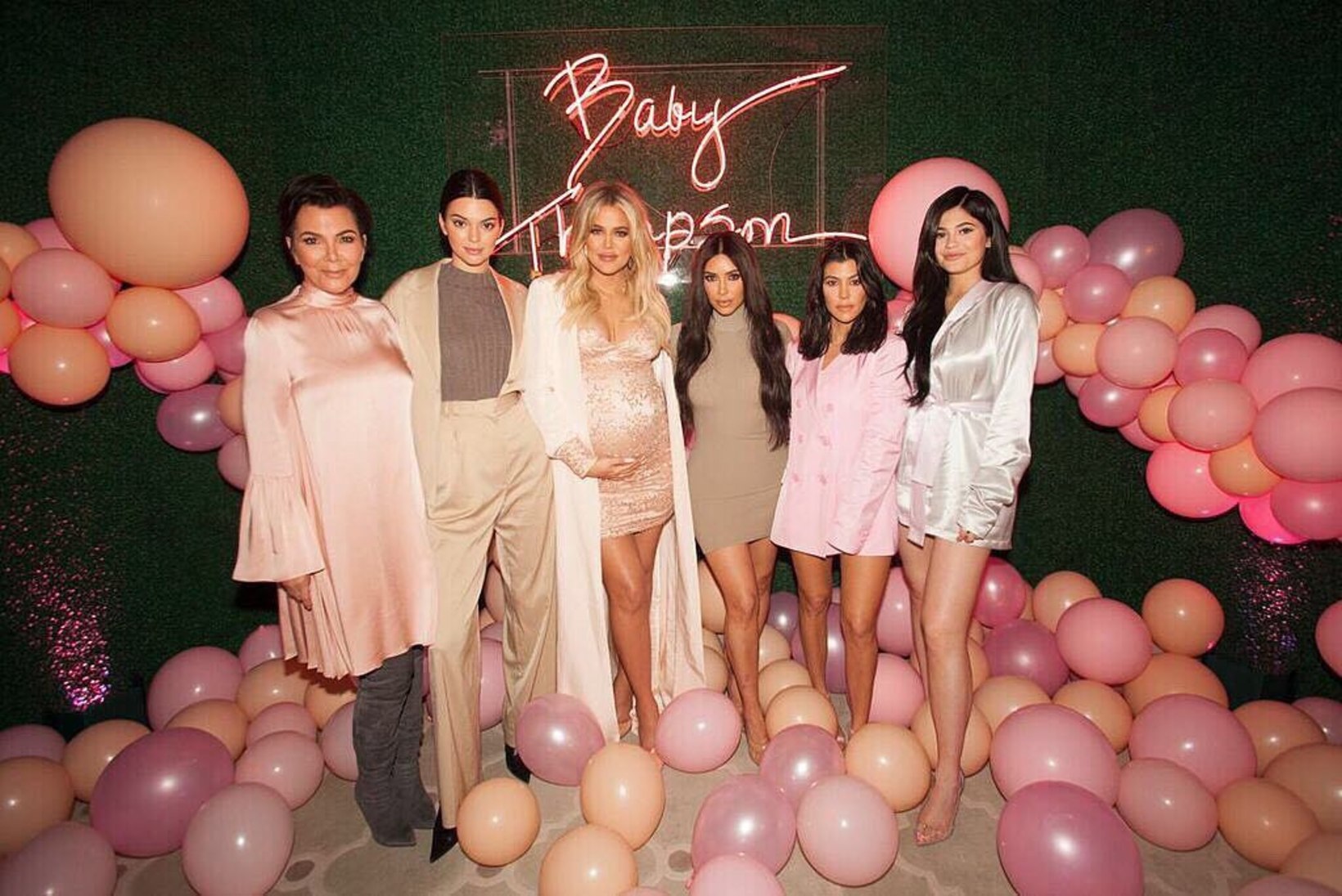 FOTOD: Roosamaks enam minna ei saa! Khloé Kardashian korraldas üle mõistuse ekstravagantse titepeo