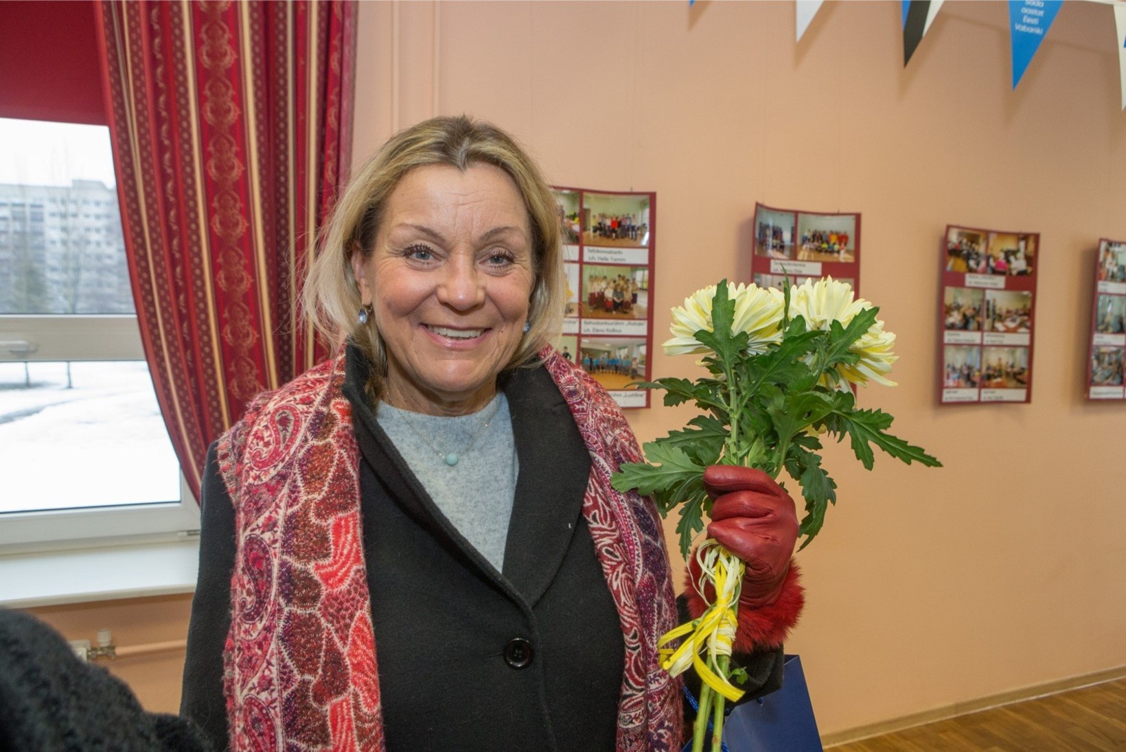 GALERII | Anne Veesaar käis Mustamäe päevakeskuses "Õnne 13" fännidega kohtumas