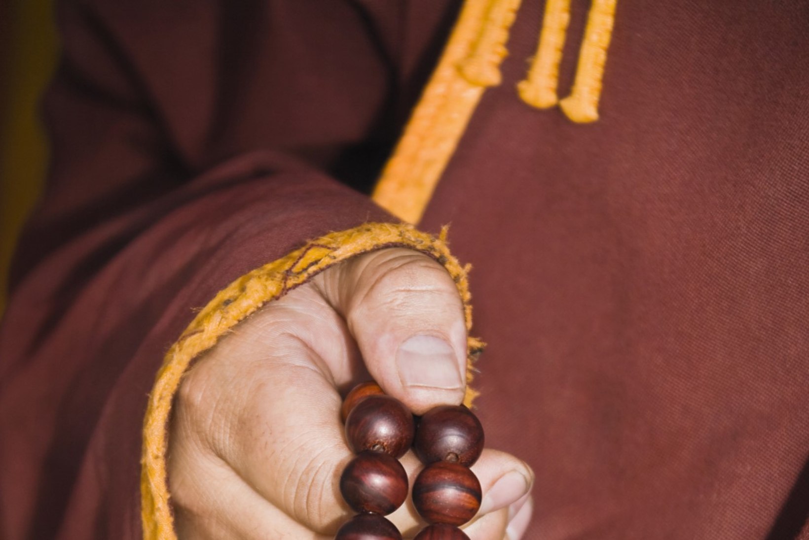 ÕNNISTUS BUSSIS: munk vaatas naist, ajas jalad laiali ja masturbeeris