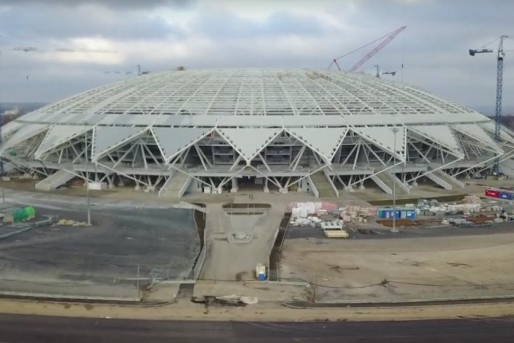 Venelased hädas: jalgpalli MMi mänge võõrustava staadioni ehitus on graafikust maas