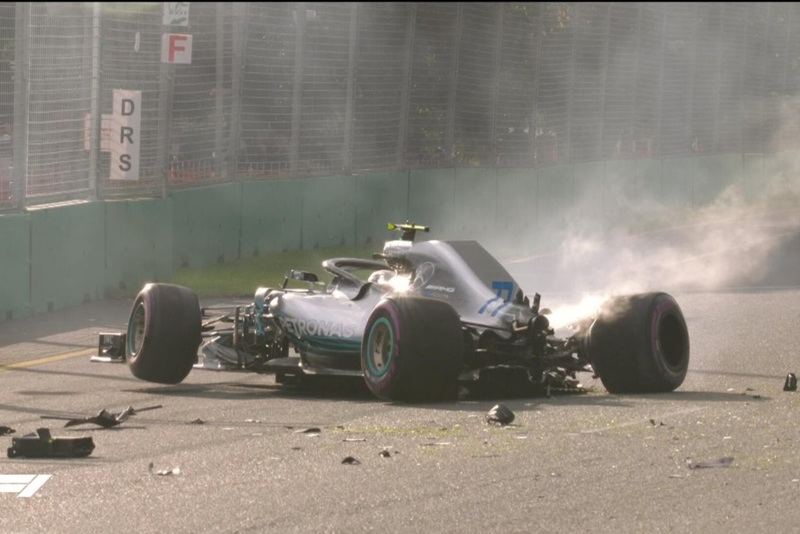 FOTOD | Bottas tegi Austraalia GP kvalifikatsioonis hirmsa avarii, Hamilton võitis parima stardikoha