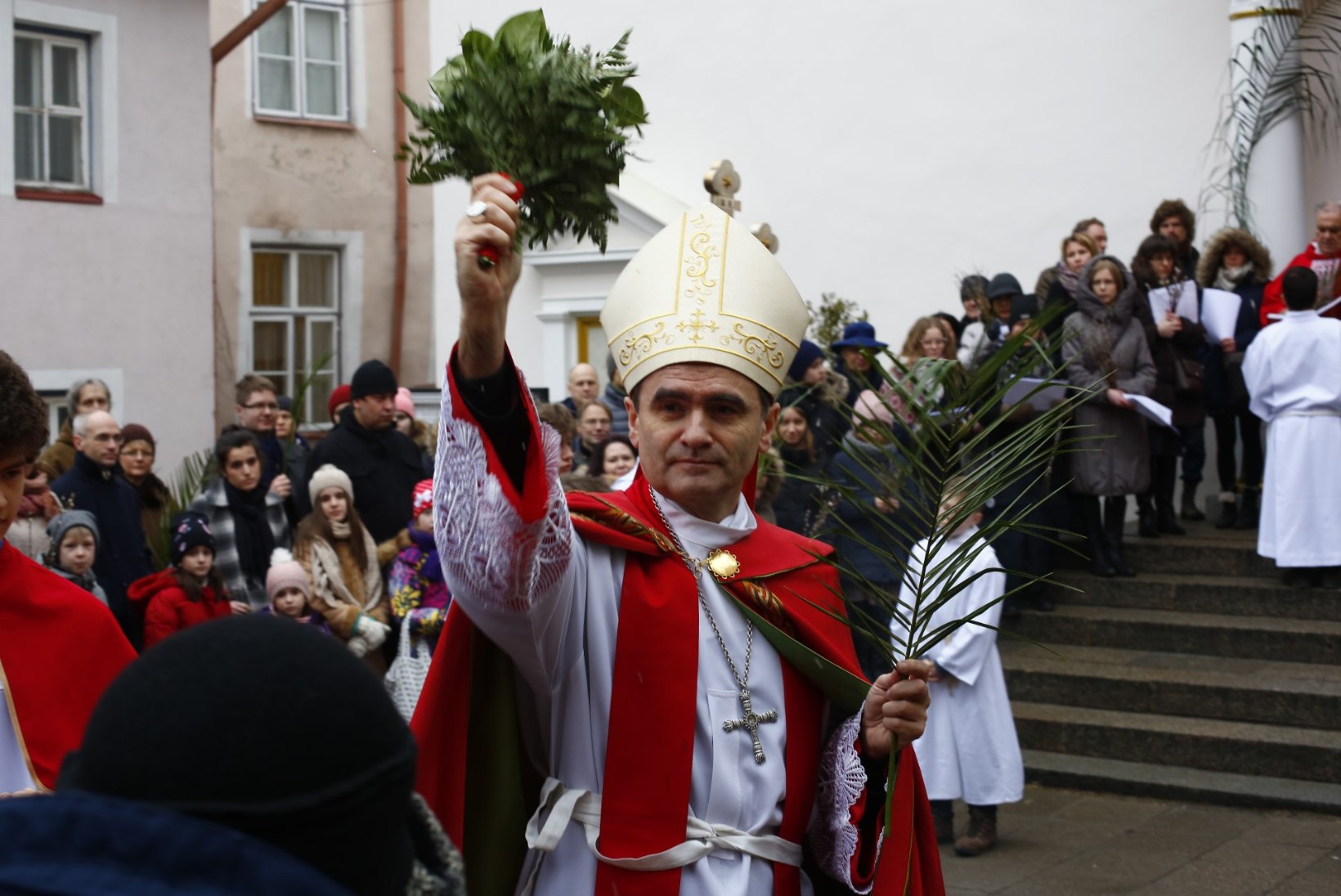 GALERII | Eesti katoliiklased tähistasid palmipuudepüha ristikäiguga 