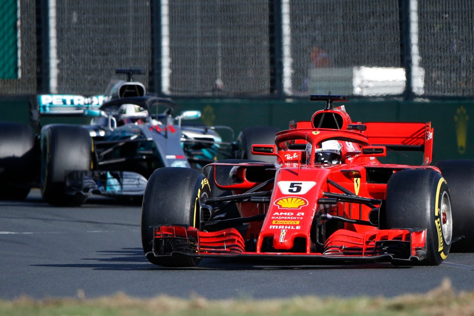 Vormelihooaja avaetapil näitas Vettel valitsevale maailmameistrile Hamiltonile tagatulesid