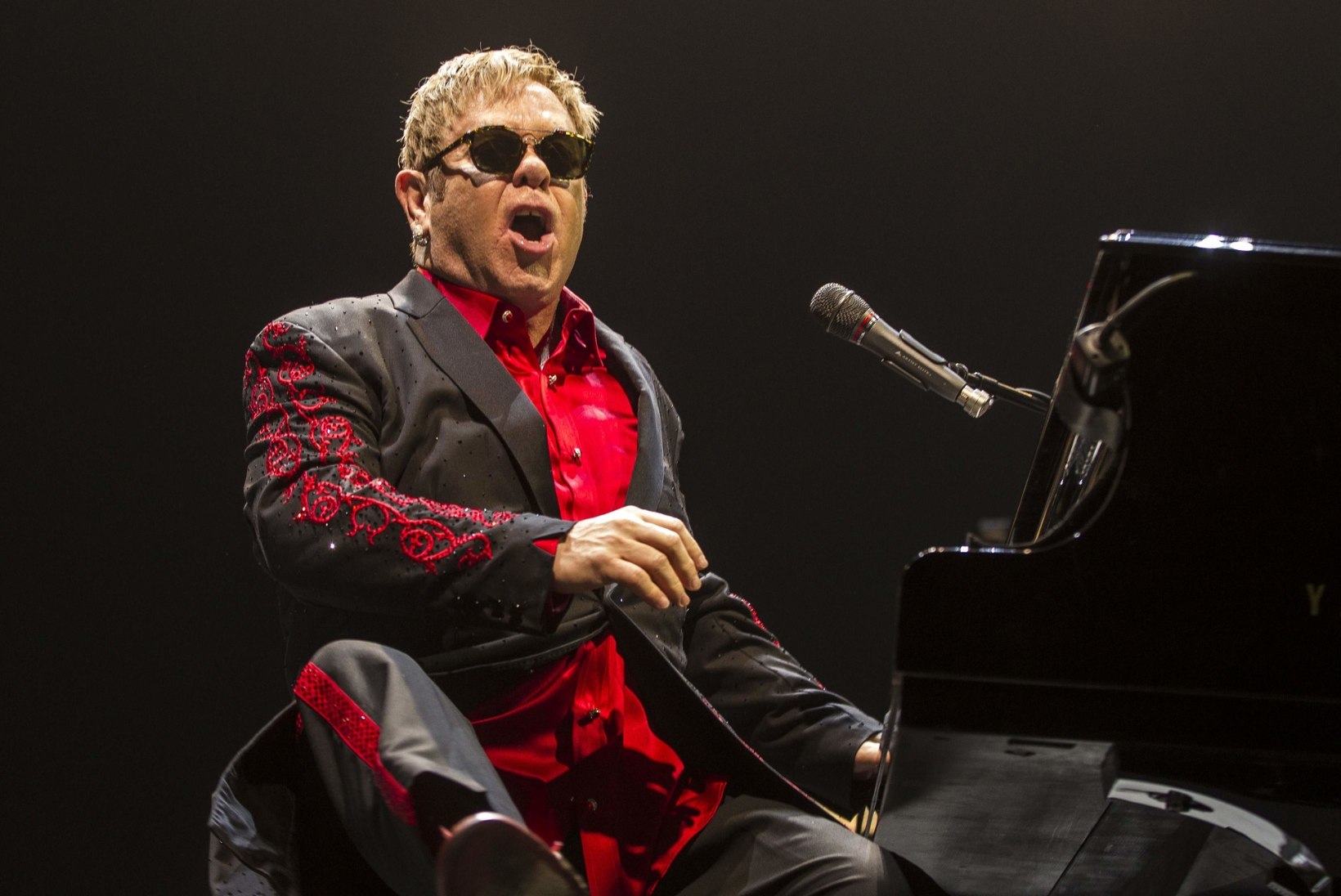 Rod Stewart süüdistab Elton Johni ahnuses