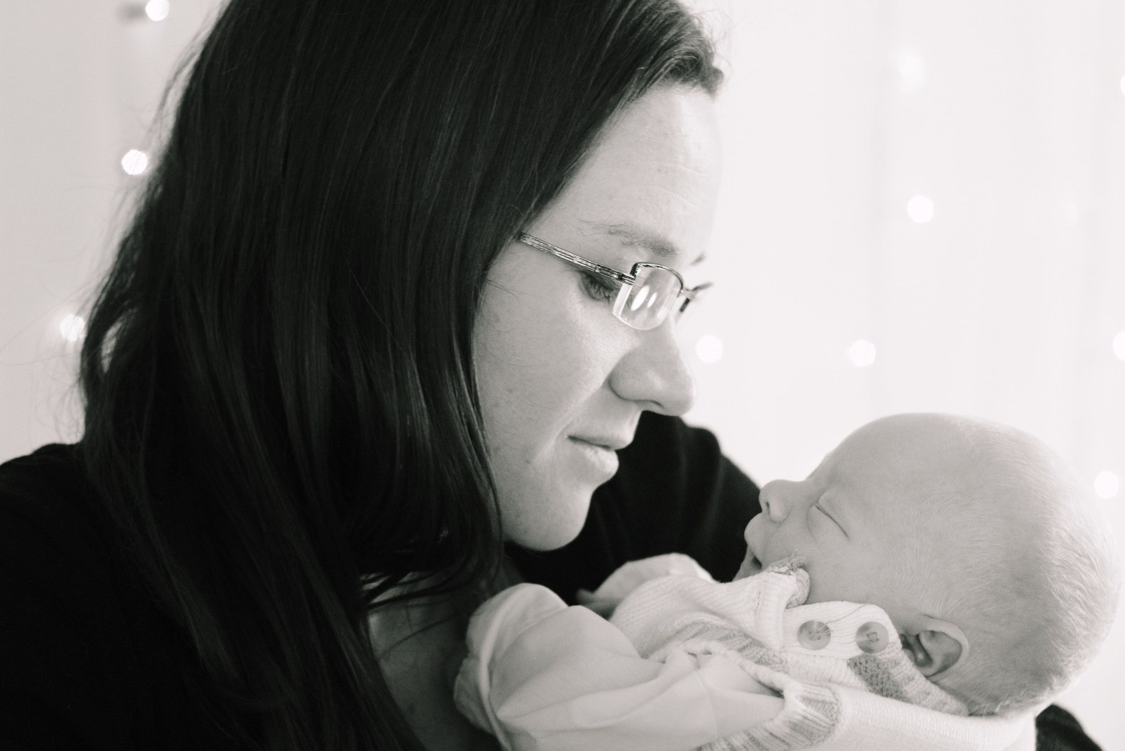 Psühhoterapeut emadele: beebi kõrvalt tööle minemine kahjustab lapse vaimset tervist