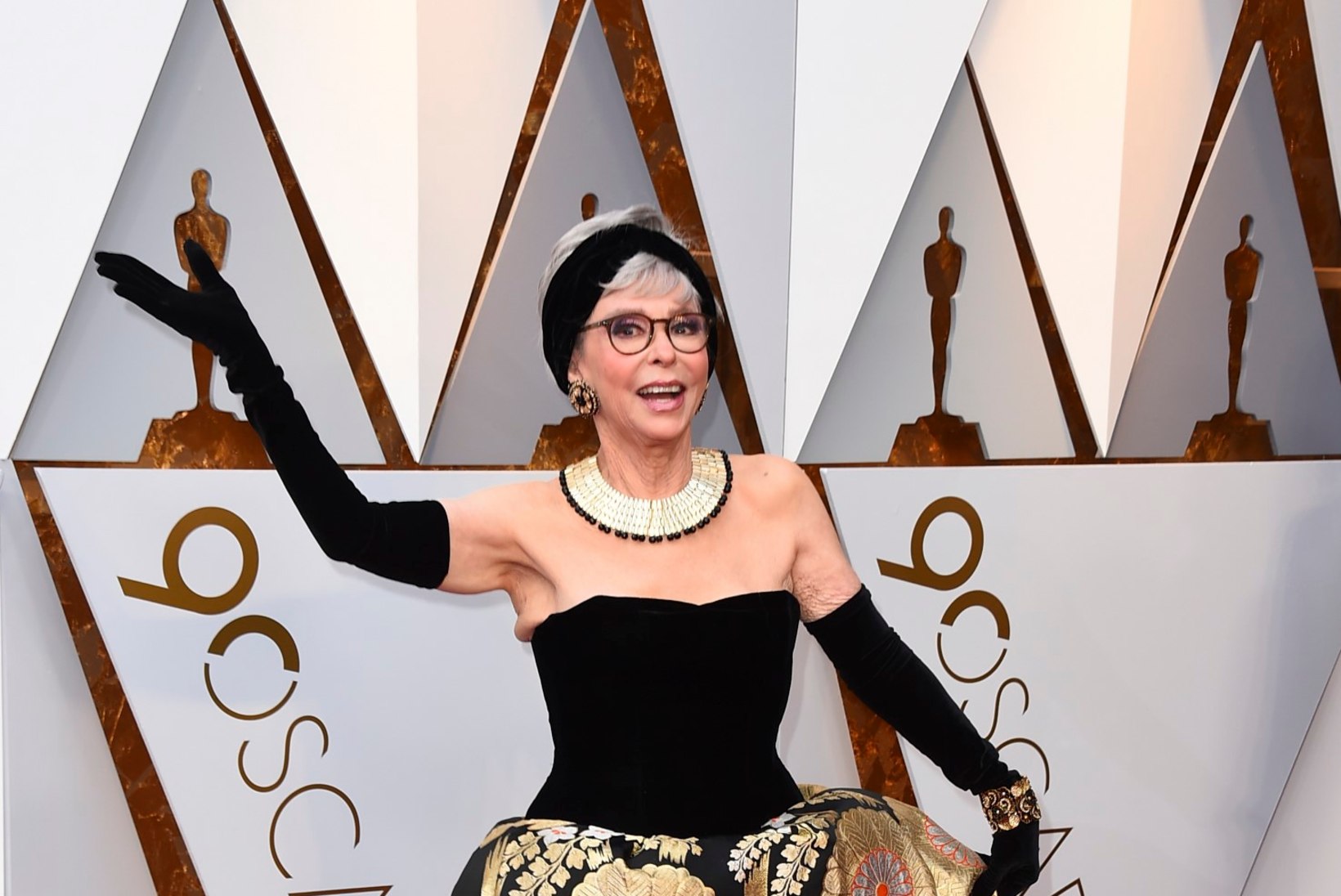 FOTOD | Filmidiiva Rita Moreno kandis Oscaritel sama kleiti, mida 57 aasta eest