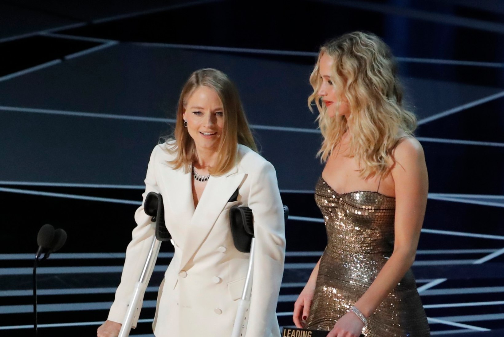 Jodie Foster lonkas Oscarite lavale karkude najal – ja süüdistas Streepi!