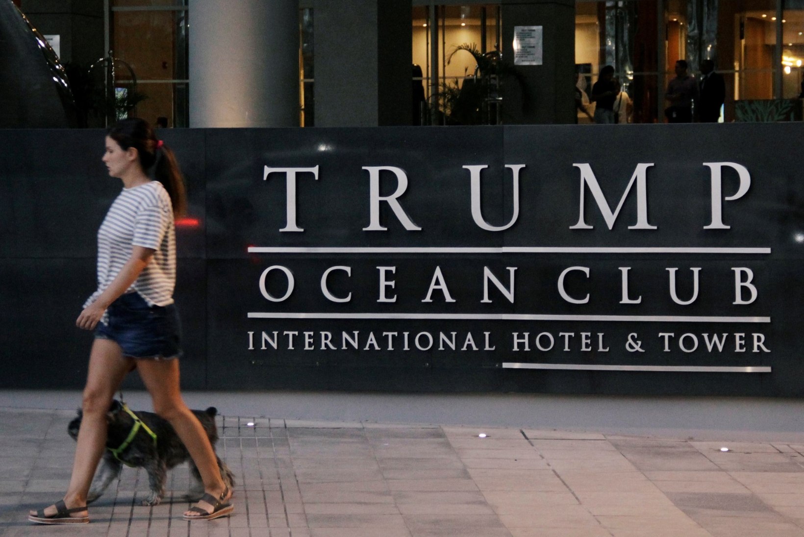 FOTOD | Panamas asuva luksushotelli seinalt eemaldati Trumpi nimi