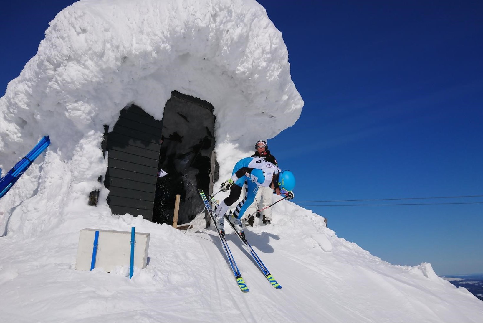 Eesti meeste mäesuusatamise meistrivõistluste ainus osaleja ehk Veidi segane Luik lumel