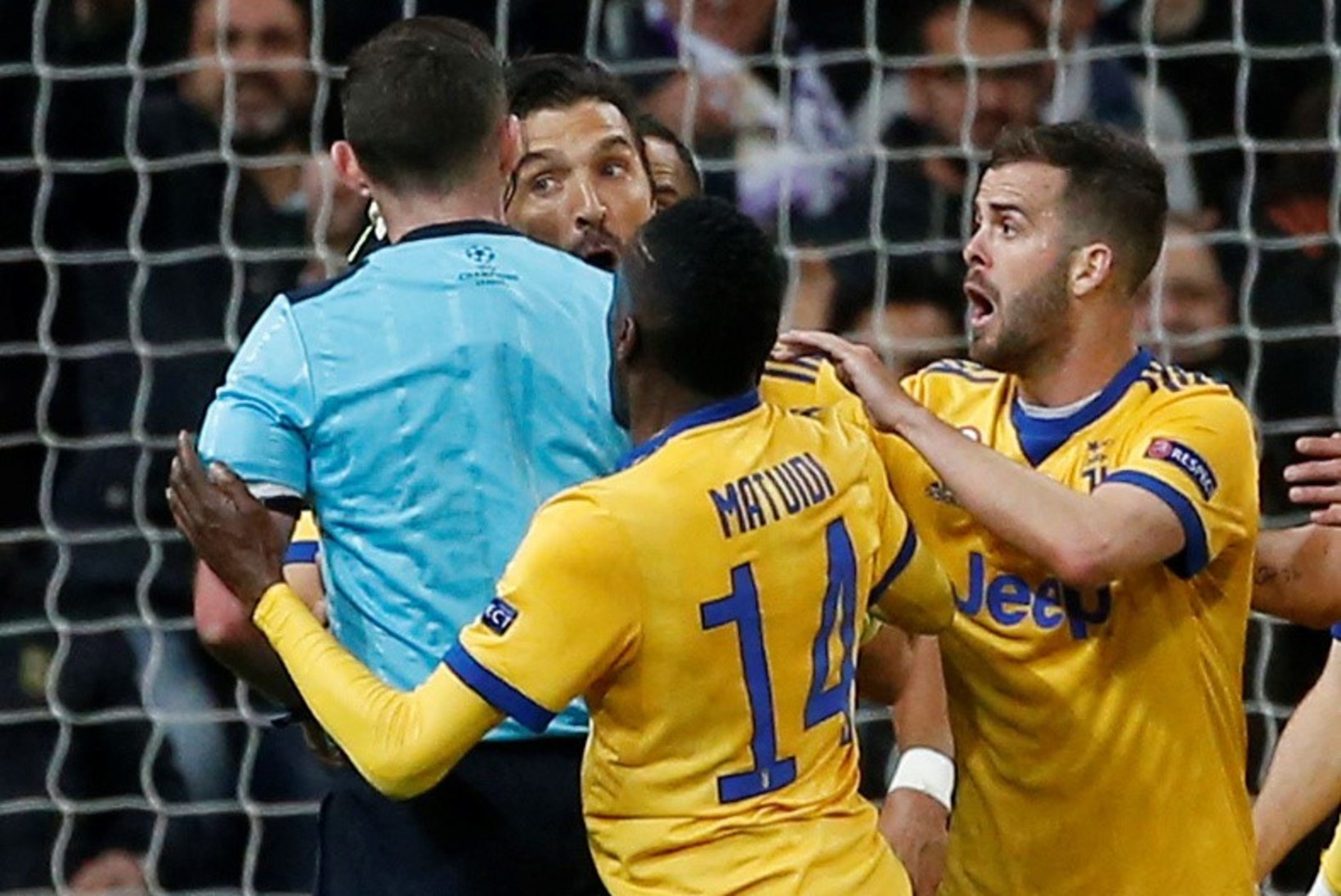 TÄIE RAHA EEST! Madridi Real pääses katastroofist viimasel hetkel, ülivihane Buffon rääkis välja punase kaardi  