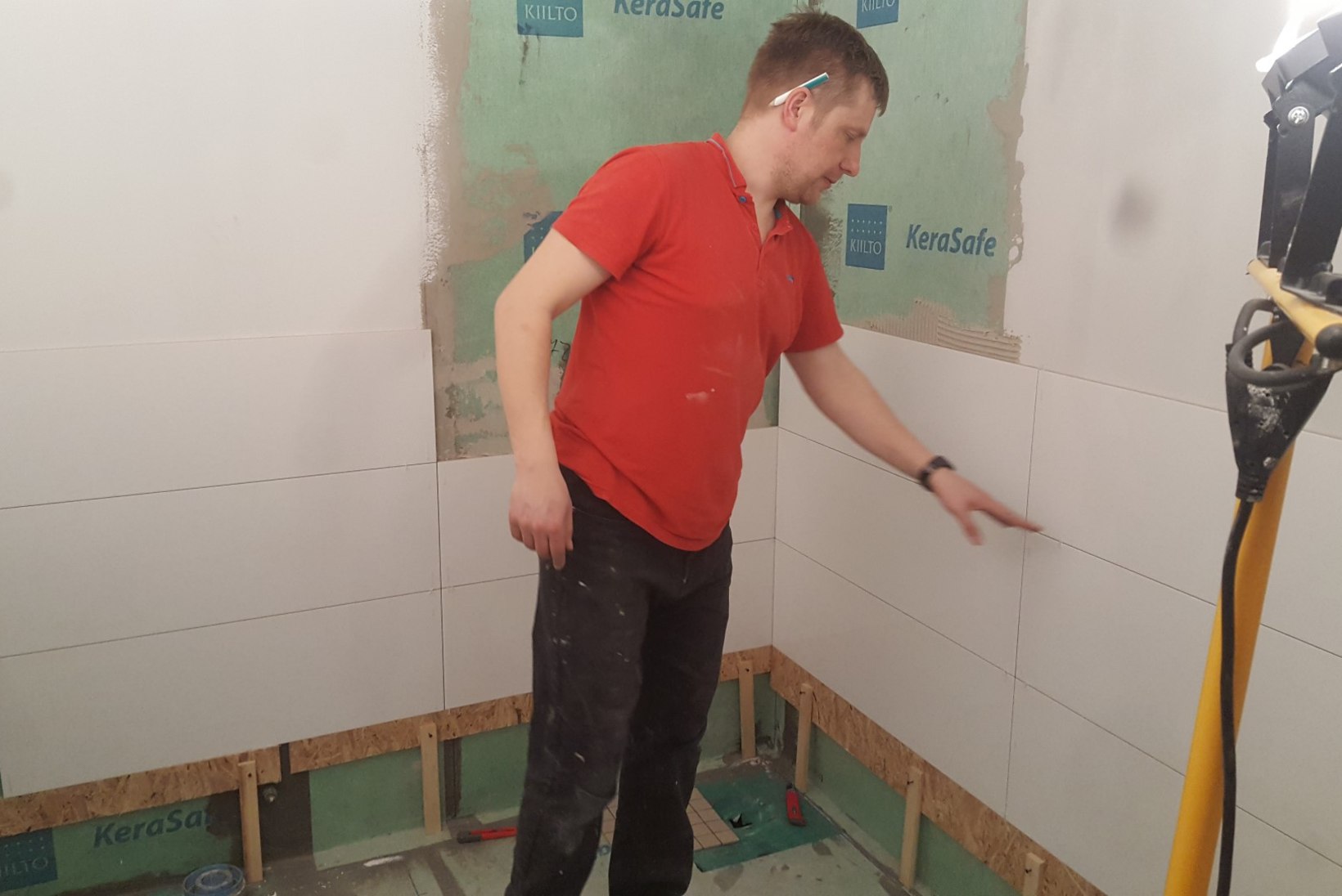 TV3 VIDEO | „Naabrist parem“ täna: vannitubade ehitus paneb kannatuse tugevalt proovile!