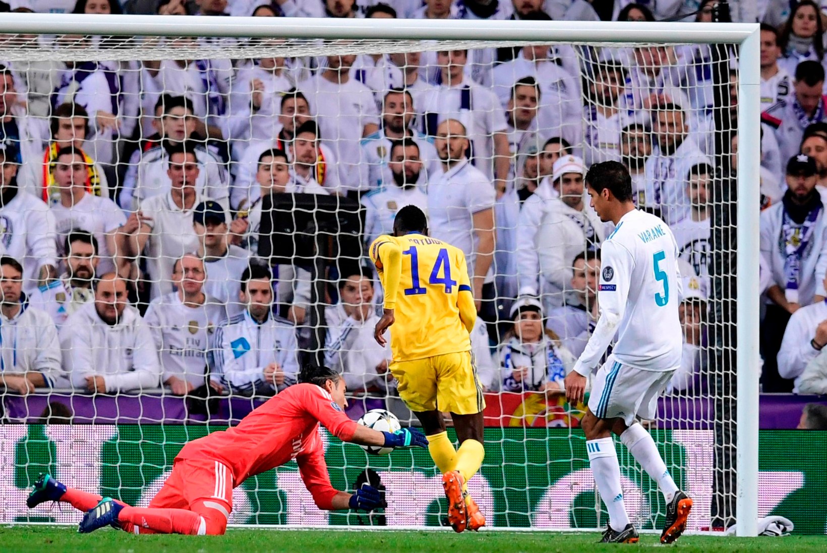 VIDEO | Madridi Reali väravavaht tegi Meistrite liiga veerandfinaalis rämeda eksimuse